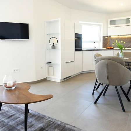 Apartments Mary Malinska Εξωτερικό φωτογραφία