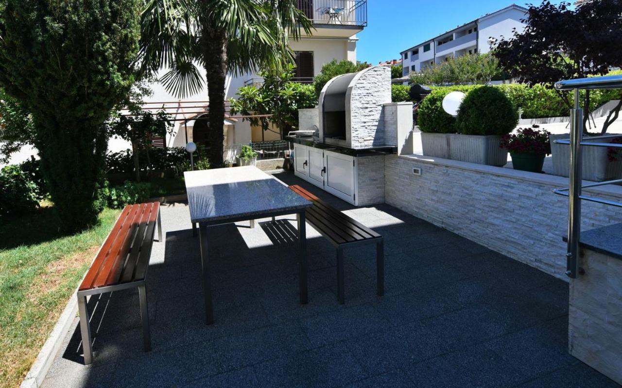 Apartments Mary Malinska Εξωτερικό φωτογραφία