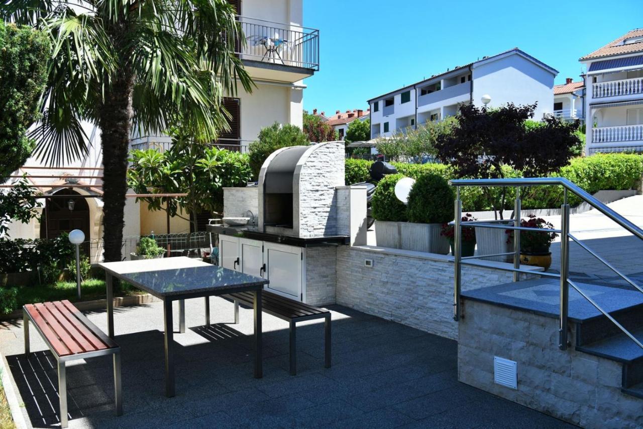Apartments Mary Malinska Εξωτερικό φωτογραφία