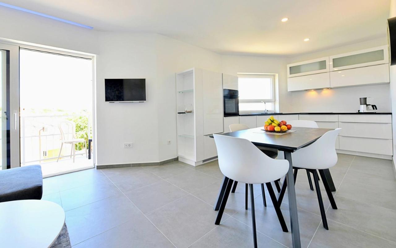 Apartments Mary Malinska Εξωτερικό φωτογραφία