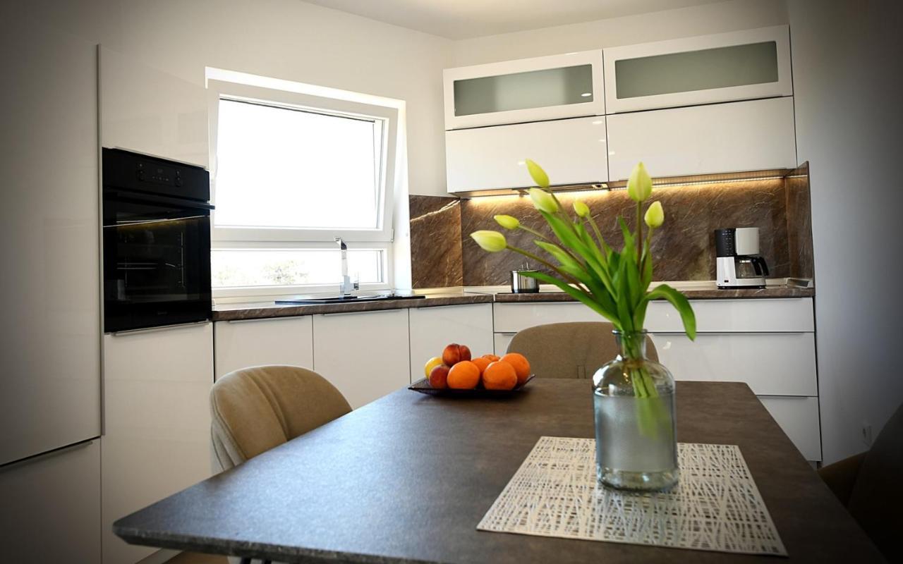 Apartments Mary Malinska Εξωτερικό φωτογραφία